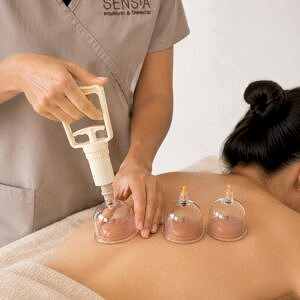 Masaje de espalda con ventosas en Sensia Spa