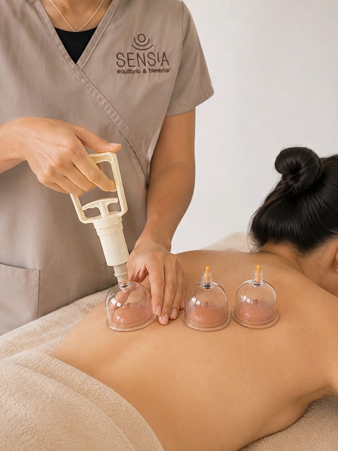 Masaje deportivo descontracturante en espalda con ventosas – 40 min 1 Masaje De Espalda Con Ventosas En Sensia Spa